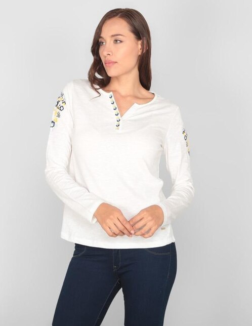 Blusa Weekend bordada manga larga